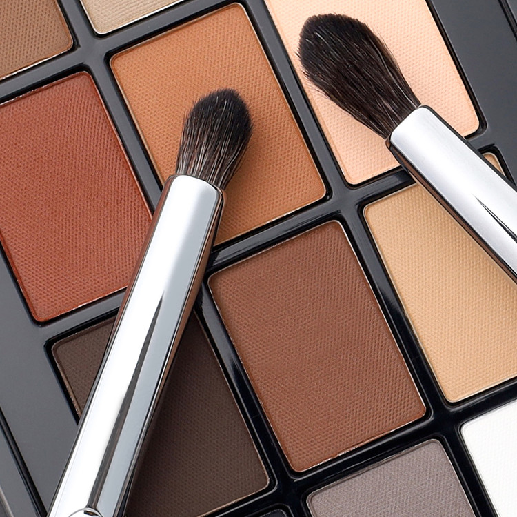 ESUM Cosmetics - S33 Medium Tapered Eye Countour Brush