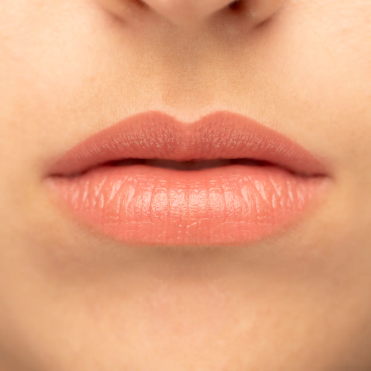 Kevyn Aucoin - Unforgettable Lipstick Shine, 2g ka-uls-suspicious-02