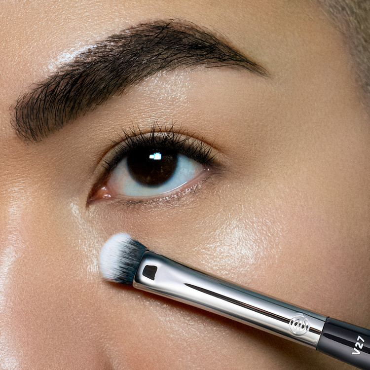 ESUM Cosmetics - V27 Small Shadow Brush ESUM Cosmetics - V27 Small Shadow Brush